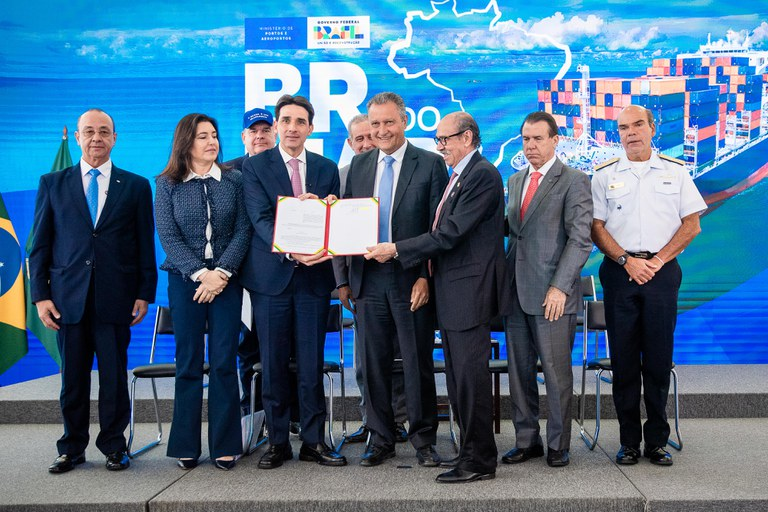 Governo Federal Assina Decreto que Regulamenta a Cabotagem no Brasil
